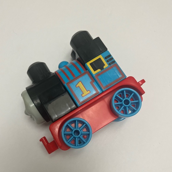 Thomas & Friends ๐ค๐๐ Buildable Train Set (5 Pieces)- Global Thomas Engine - Picture 10 of 17